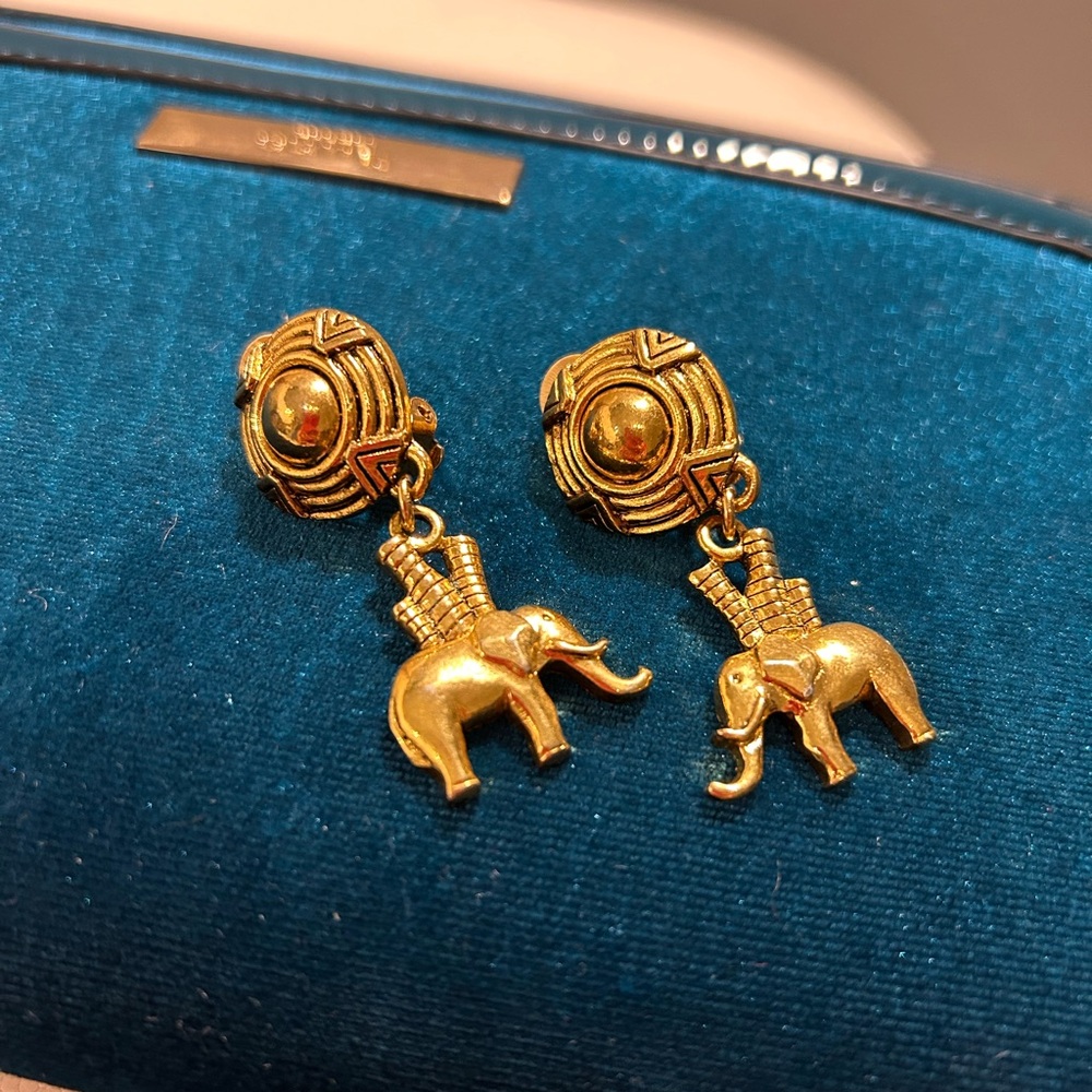 COMPTOIRS DE LA BANQUISE PARIS clip on earrings.